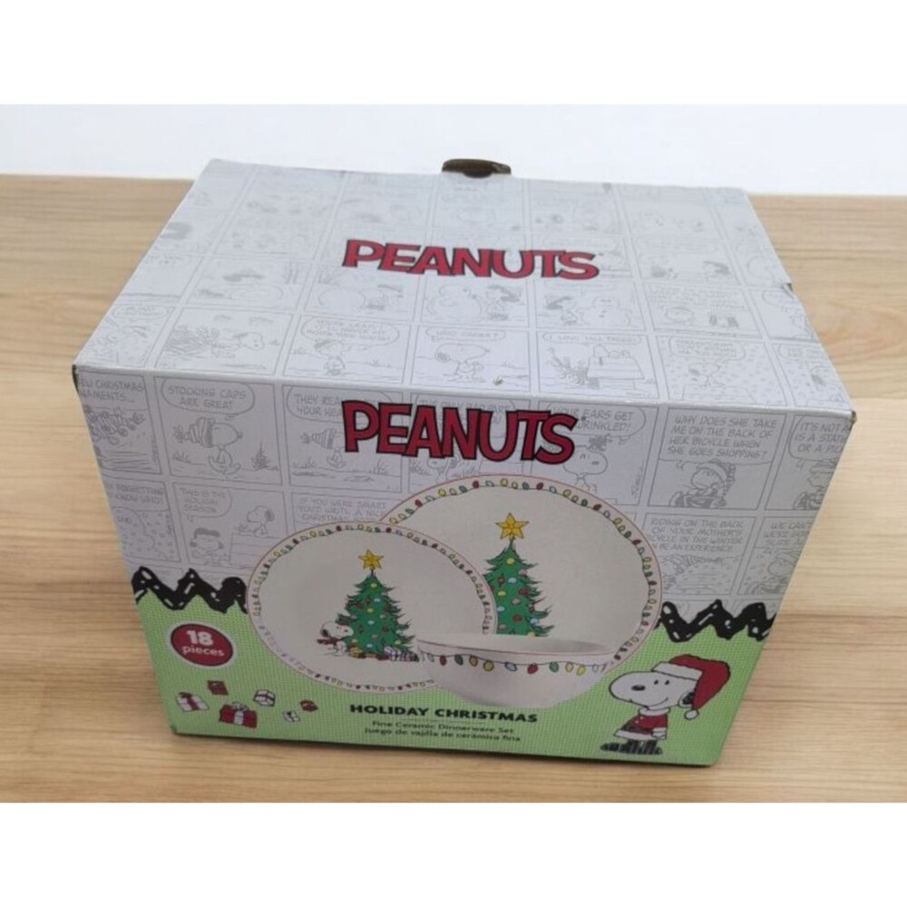 Peanuts Snoopy Holiday Christmas 18 Piece Ceramic Dinnerware Set NEW IN BOX